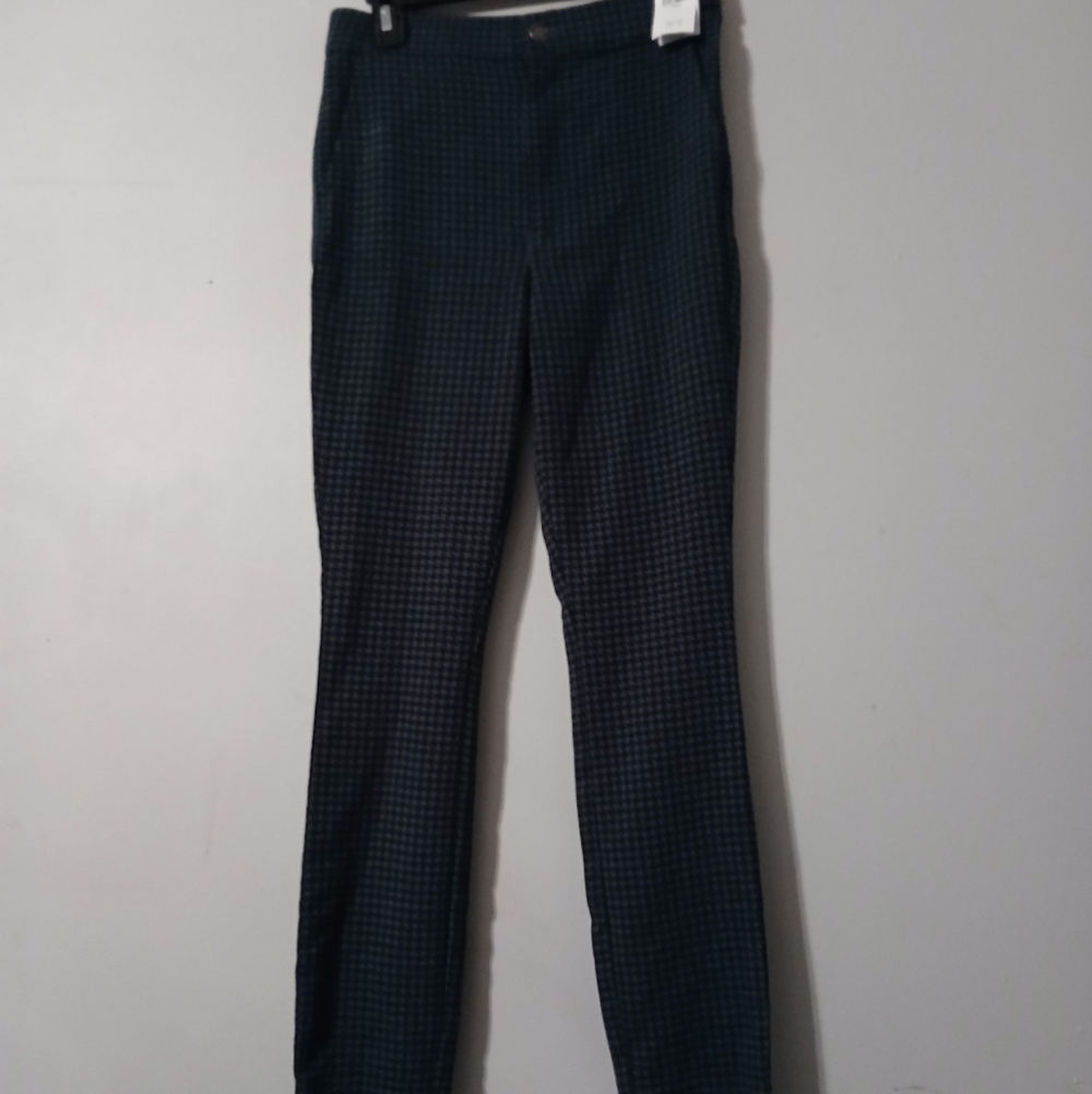 Hollister NWT ladiesultra high rise advance stretch.  Size Small.